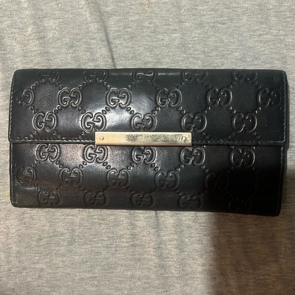 Gucci Authentic black bi fold wallet - Picture 2 of 10
